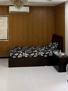 Single bed (without mattress)