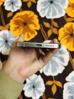 iPhone 15 pro max 10/10 Condition Non pta