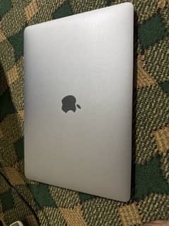 10/10 macbook pro 1TB