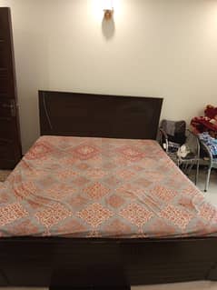 Bed set including mattress