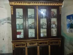 Showcase Almari For