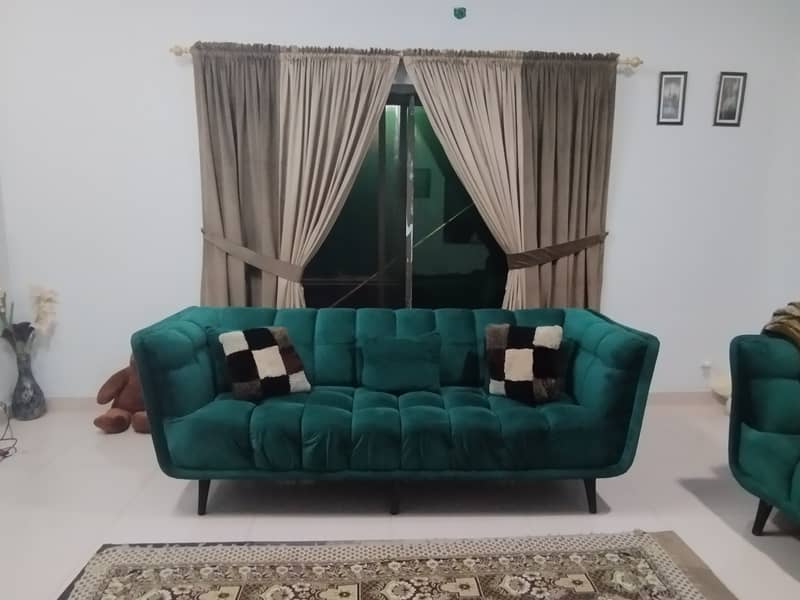 5 seater sofa set in barely used condition. 0