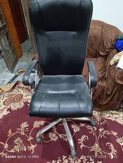 Revolving chair in mint condition