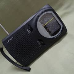 Lowry . Radio . 9 Band world Receiver