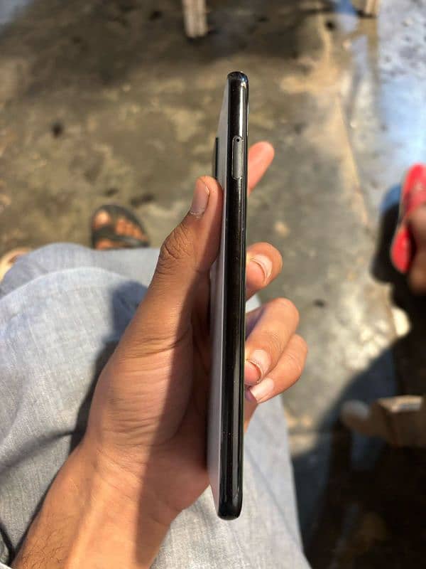 GOGLE PIXEL 4XL BILKUL 10 BY 10 DABA CHARGE SATH HA WHITE COLOUR 4