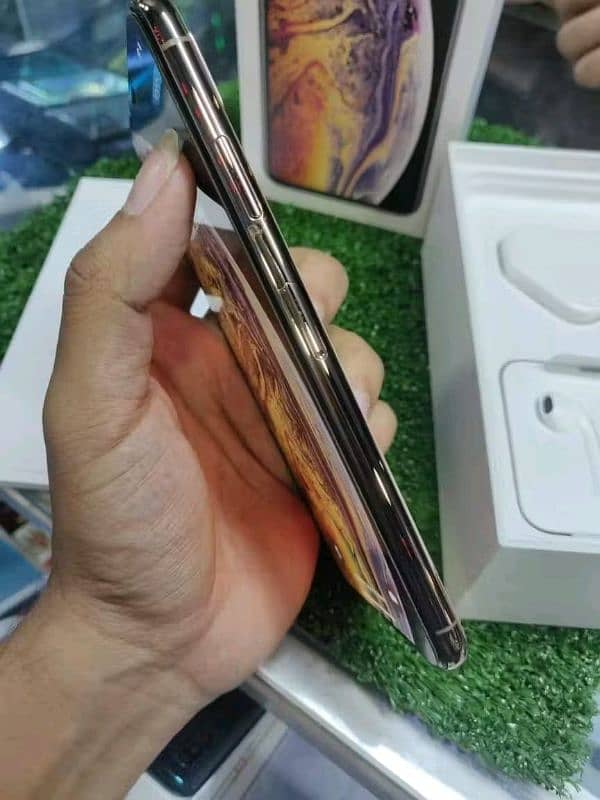 iphone xs max 1
