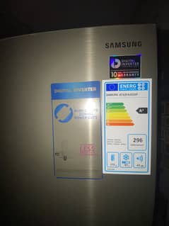 Samsung ka refrigerator ha inverter bhi ha Dubai sa mangwaya tha