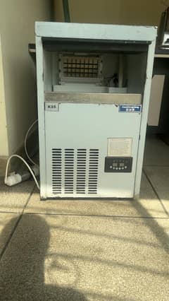Ice Machine for Sale – 10/10 Condition | Slightly Used