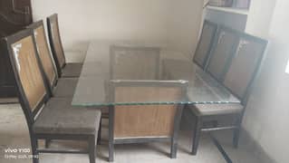pure wooden ki bni hui hy bilkil new conditiin main pari hy