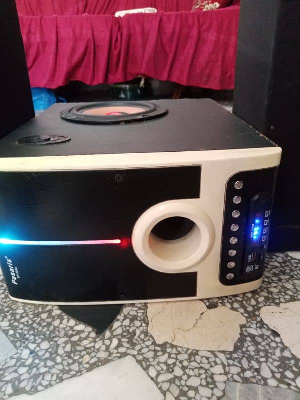 Bluetooth subwoofer with 4 inches 2 large speakers /USB ,memory card . 1