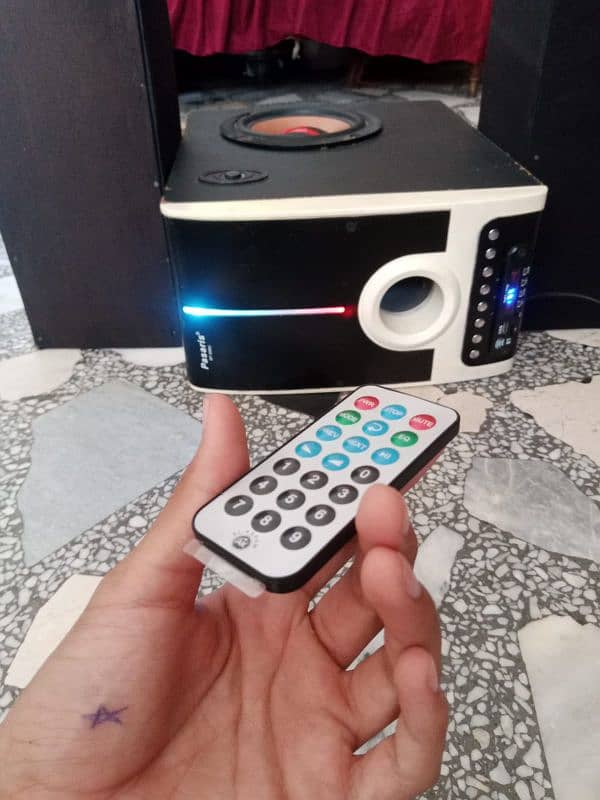 Bluetooth subwoofer with 4 inches 2 large speakers /USB ,memory card . 4