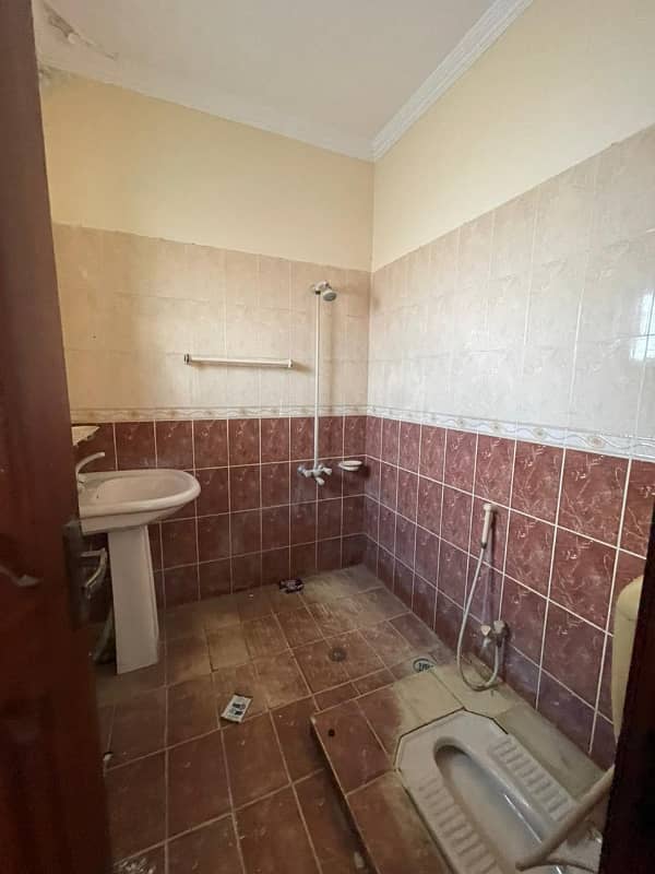 10 marla upper portion is available for rent in wapda town phase 1 13