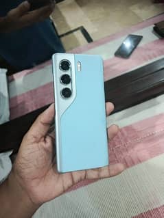 Camon 40 pro - white color-  ( 13 Gb /256 Gb)