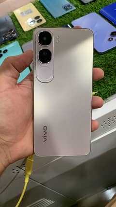 Vivo y100