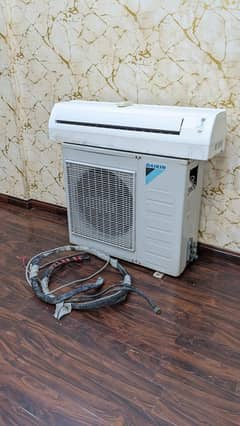 6 Split Acs for 190000 Daikin Gree Dawlance kenwood