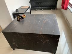 Executive office table Almost New