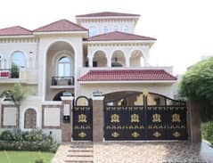 house maid female /helper female /care taker female