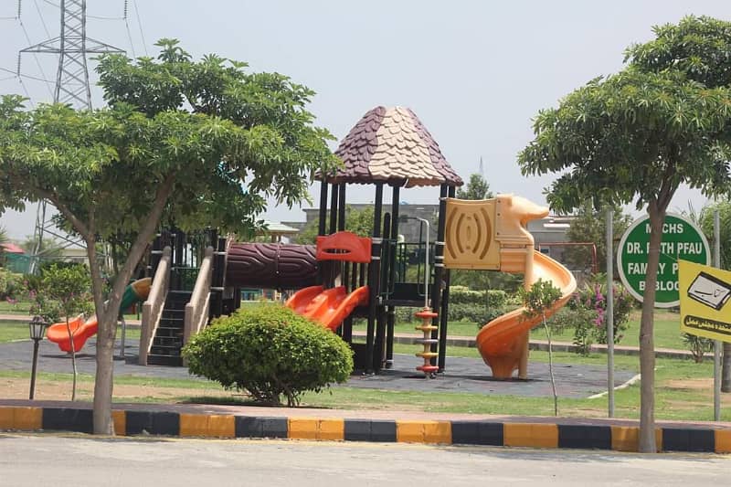 10 MARLA PLOT UP FOR SALE IN A-BLOCK/B-17 1