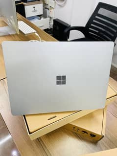 Microsoft surface laptop 5  i5 12th gen 16Gb/256G 13.8 touch display