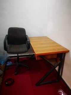 5 Feet Office Table (Brand New) + FREE Office Chair – Urgent Sale!