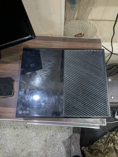 Xbox one 1TB with one controller non-jailbreak