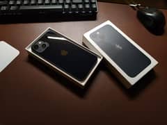 Apple iPhone 13 (Just Like New)