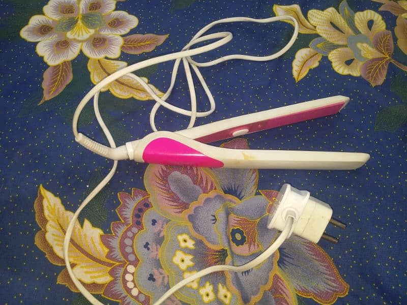 Hair Dryer in new condition little bit used 0
