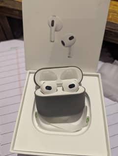 Airpods 3 (10/10 condition)