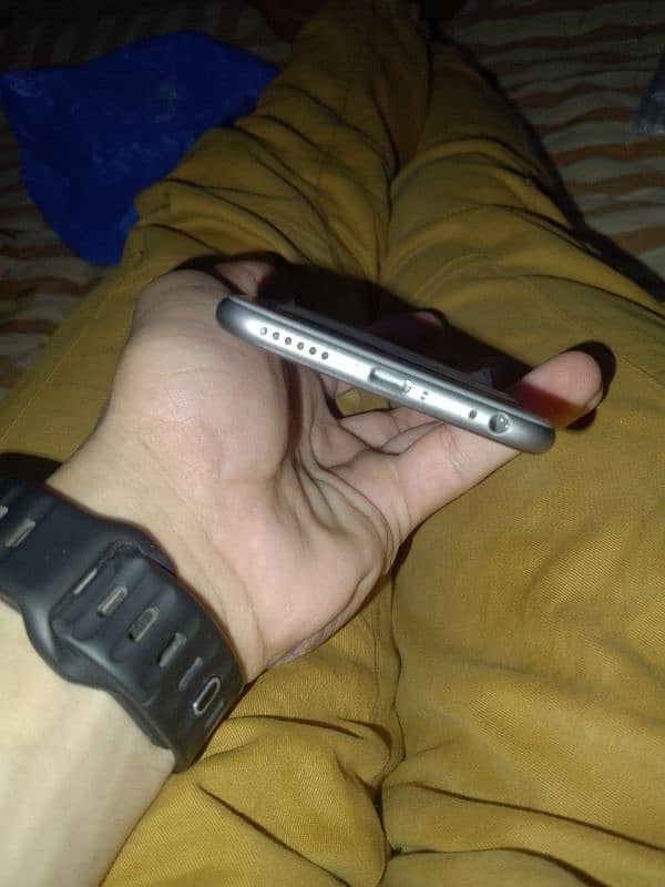 I phone 6 non pta factory unloke lush condition 7