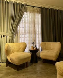 Very comfortable & modern room / lounge chairs