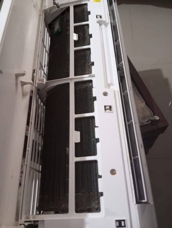AC gree company in good condition does not use for a long time 1