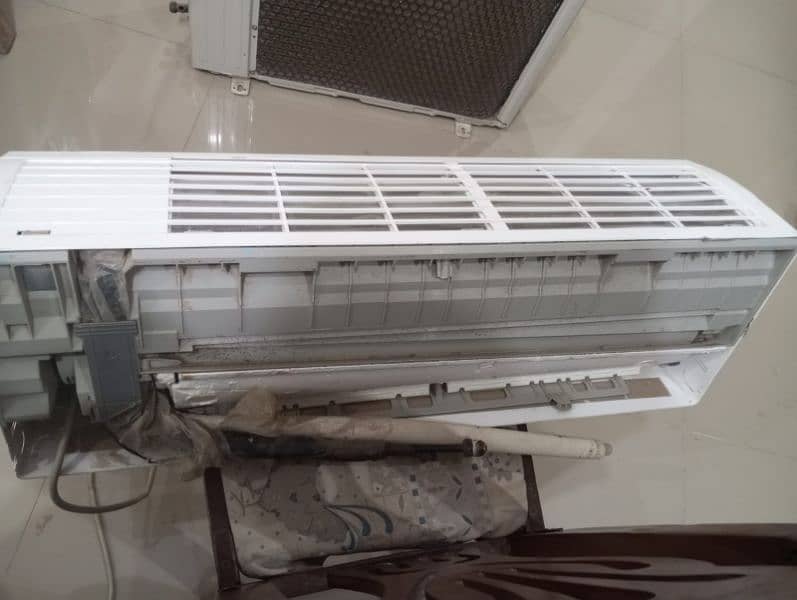 AC gree company in good condition does not use for a long time 7