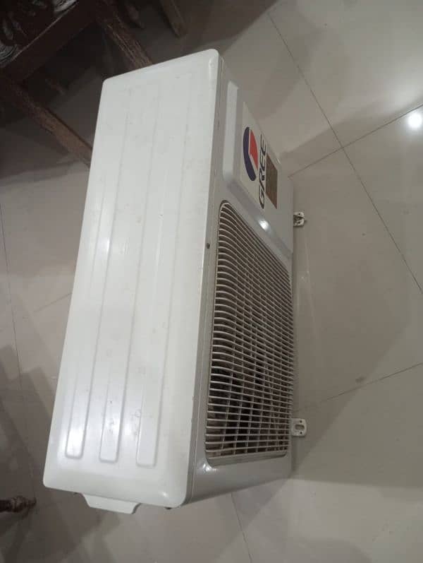 AC gree company in good condition does not use for a long time 14