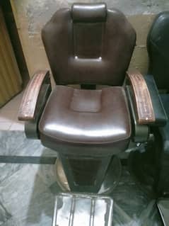 hello iam selling saloon chair good condition all good urgent sale