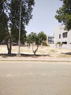 1 Kanal Plot 2 Side Open Facing Park & on 40 Feet Road For sale in Bahria Town Lahore