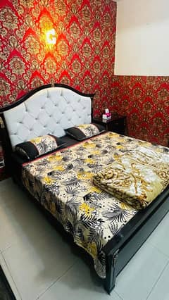 Wood bed set