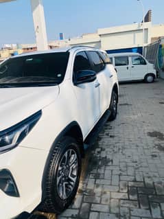 Toyota Fortuner Legender 1.76 Crore