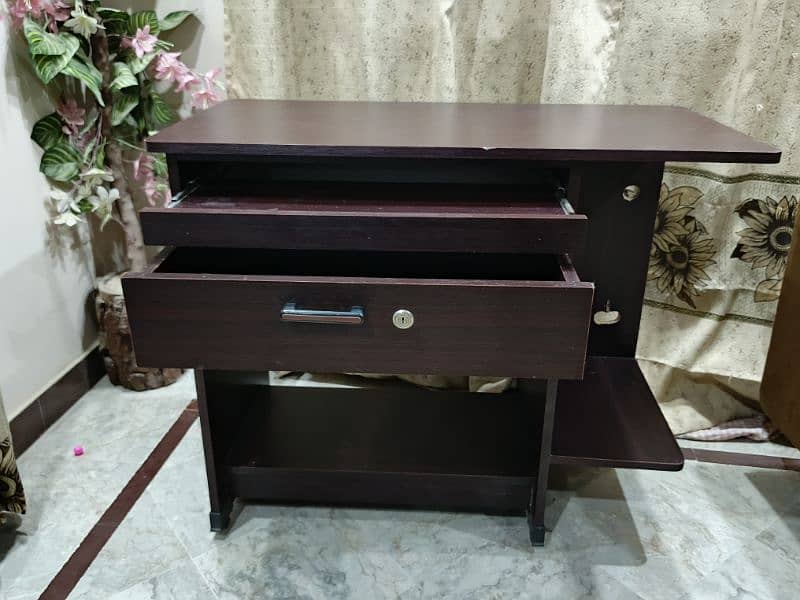 Computer Table With Keyboard Tray & Drawer 1