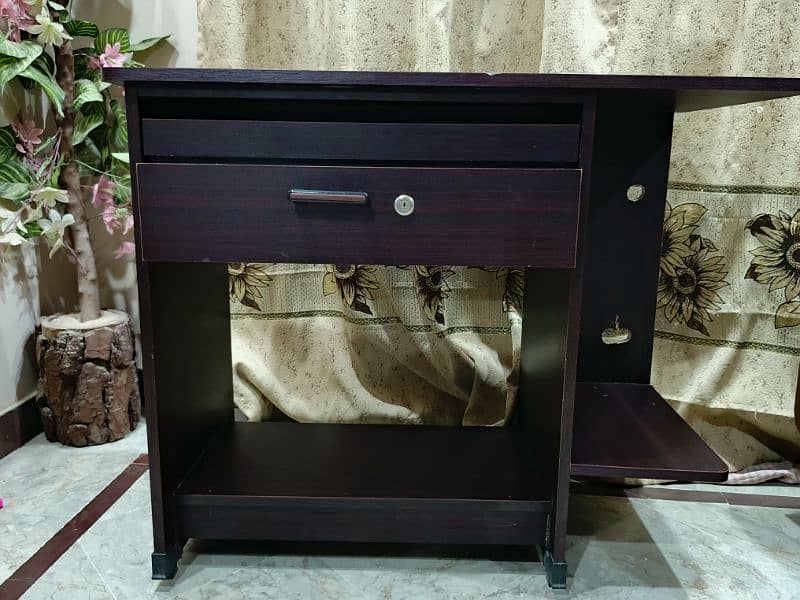 Computer Table With Keyboard Tray & Drawer 3