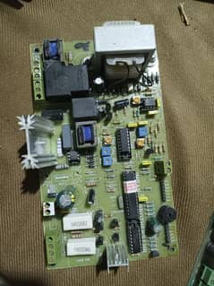 Ups trickle charging board