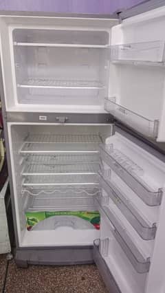 dawlance fridge medium size