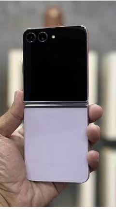 Samsung Flip 5- 2months e sim time 10/10