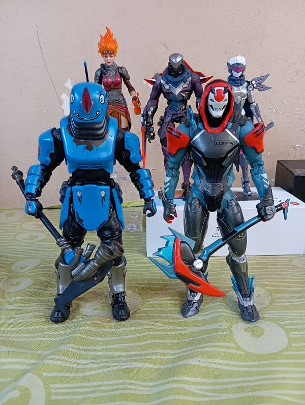 Different Action Figures and toys For Sale (Read the description) 6