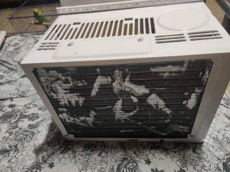 2A window a. c good condition with convertor 0