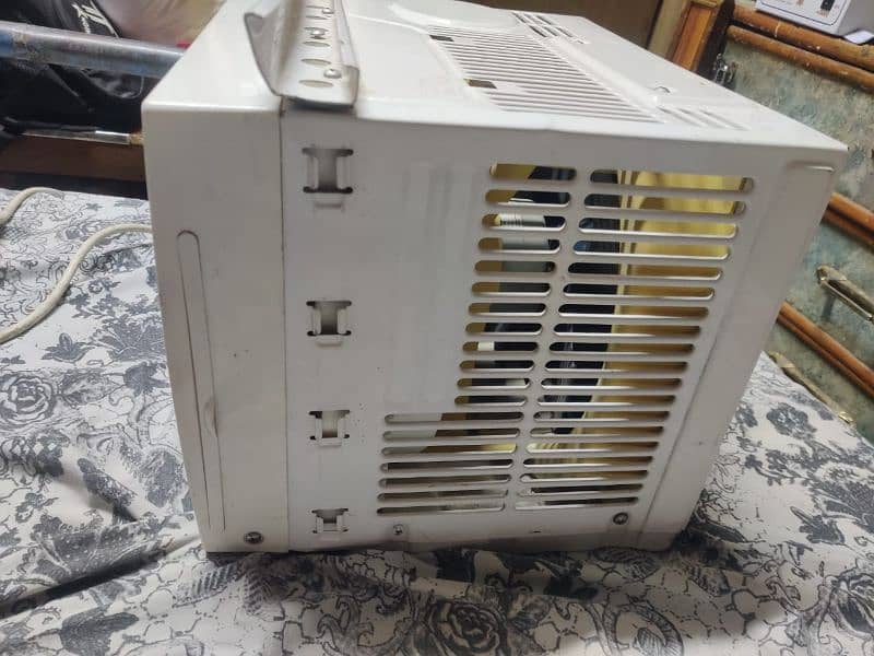 2A window a. c good condition with convertor 5