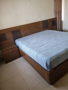 bed set and dressing table wooden.