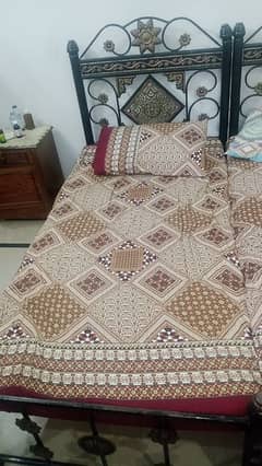 2 beds both with mattresses