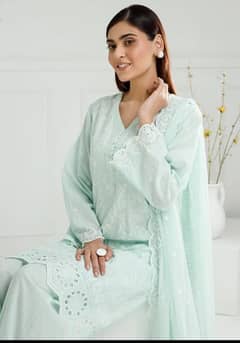 Gul Ahmed Lawn 2025 on discounted price
