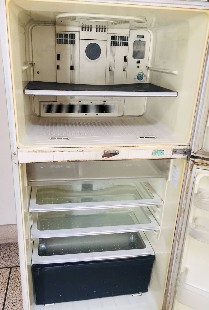 Dawlance Deodorizer Refrigerator 7