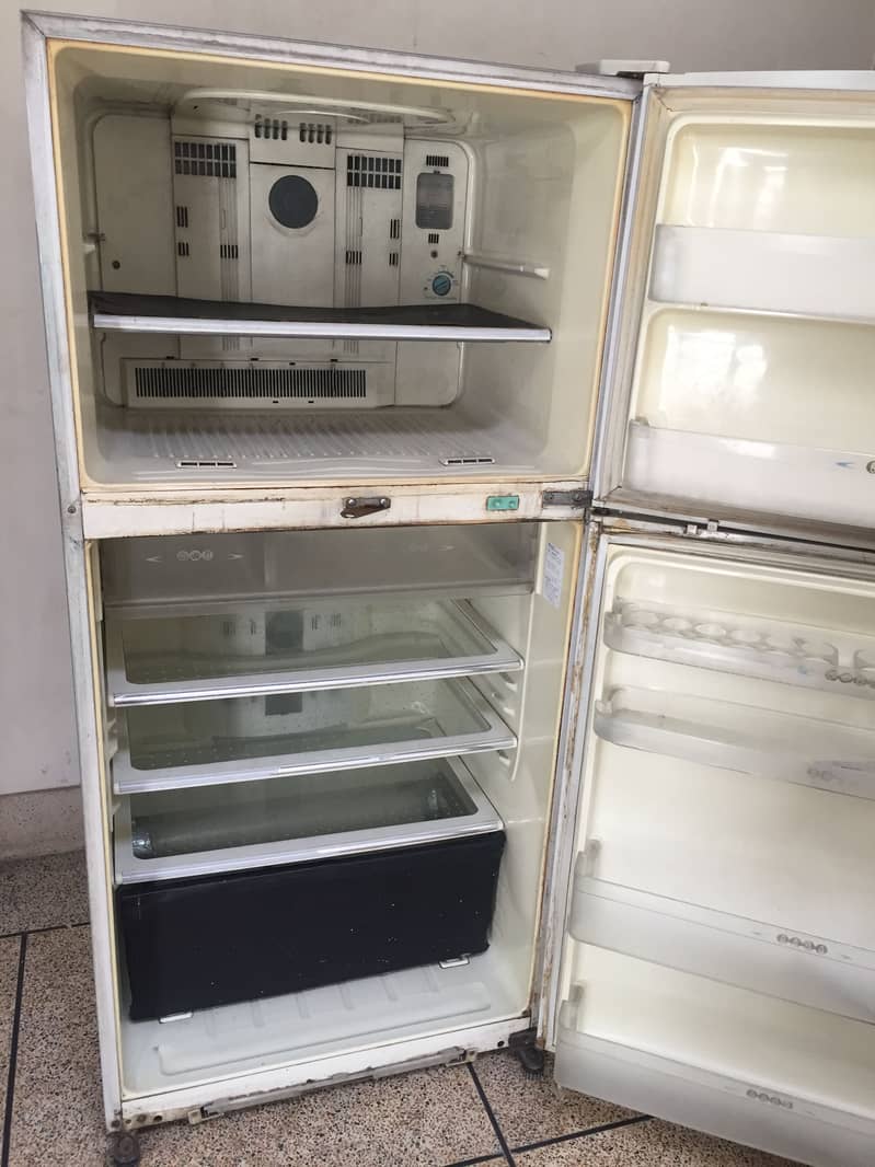 Dawlance Deodorizer Refrigerator 9